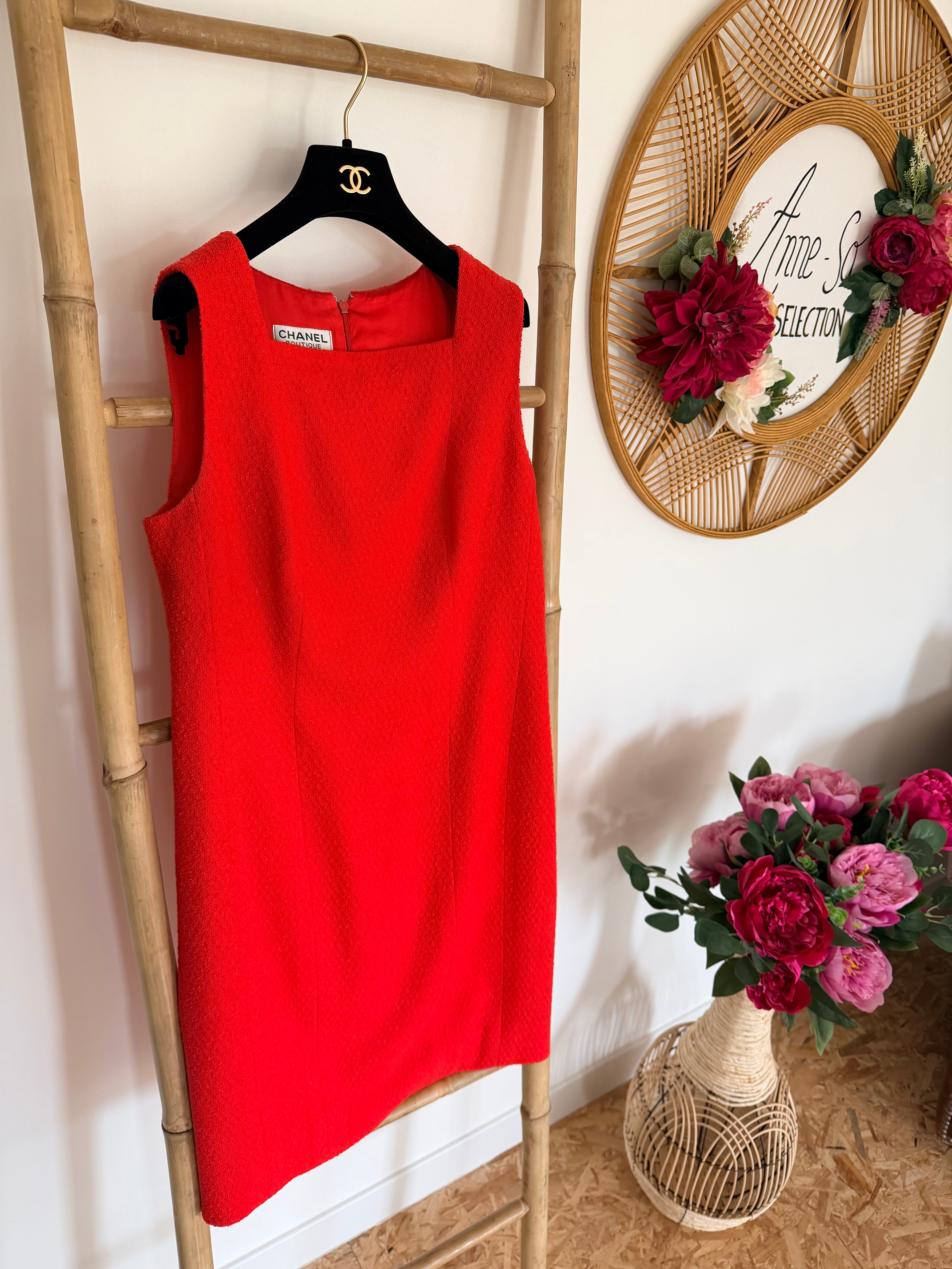 Robe Chanel en tweed rouge