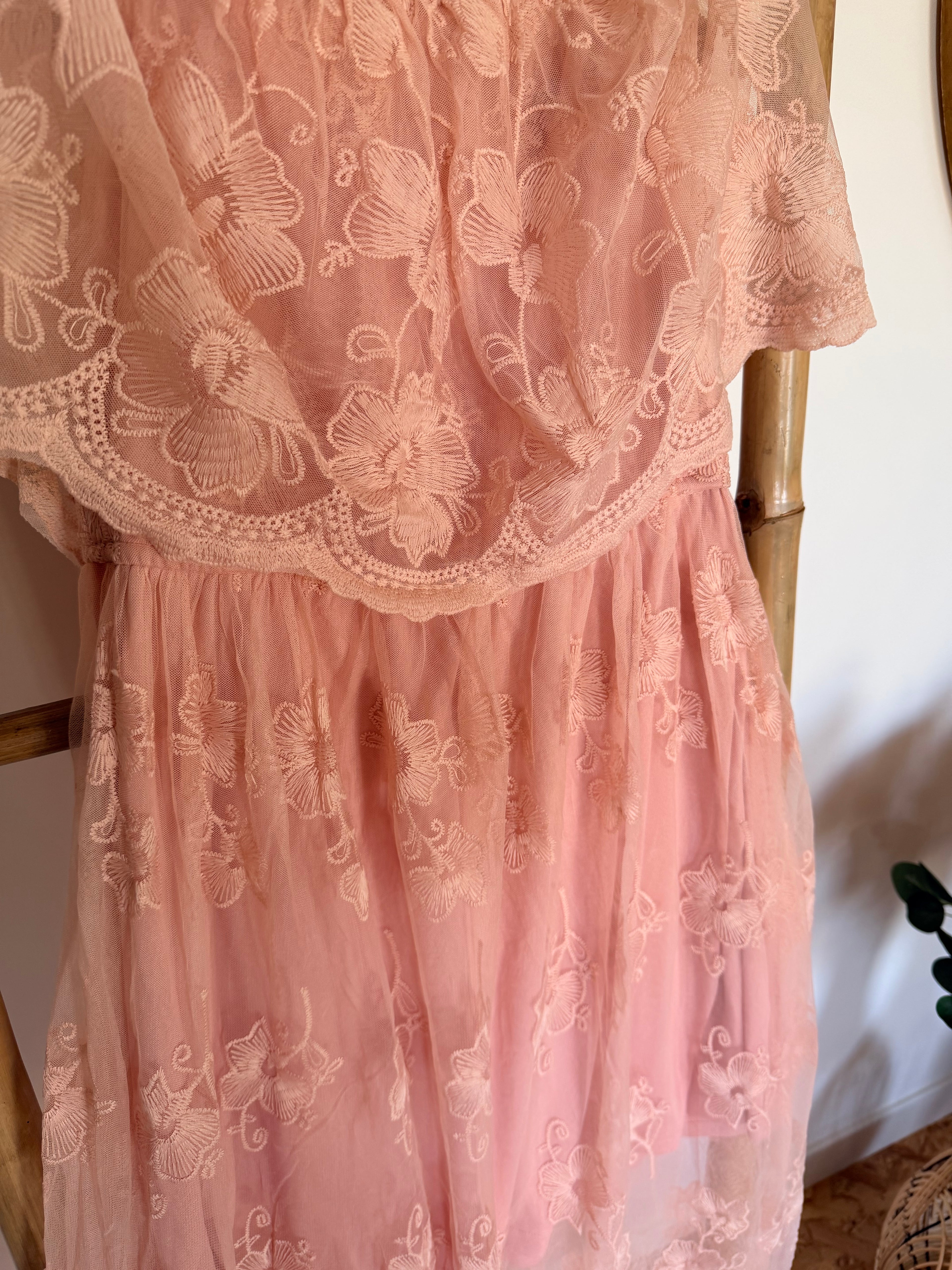 Robe rose en Dentelle