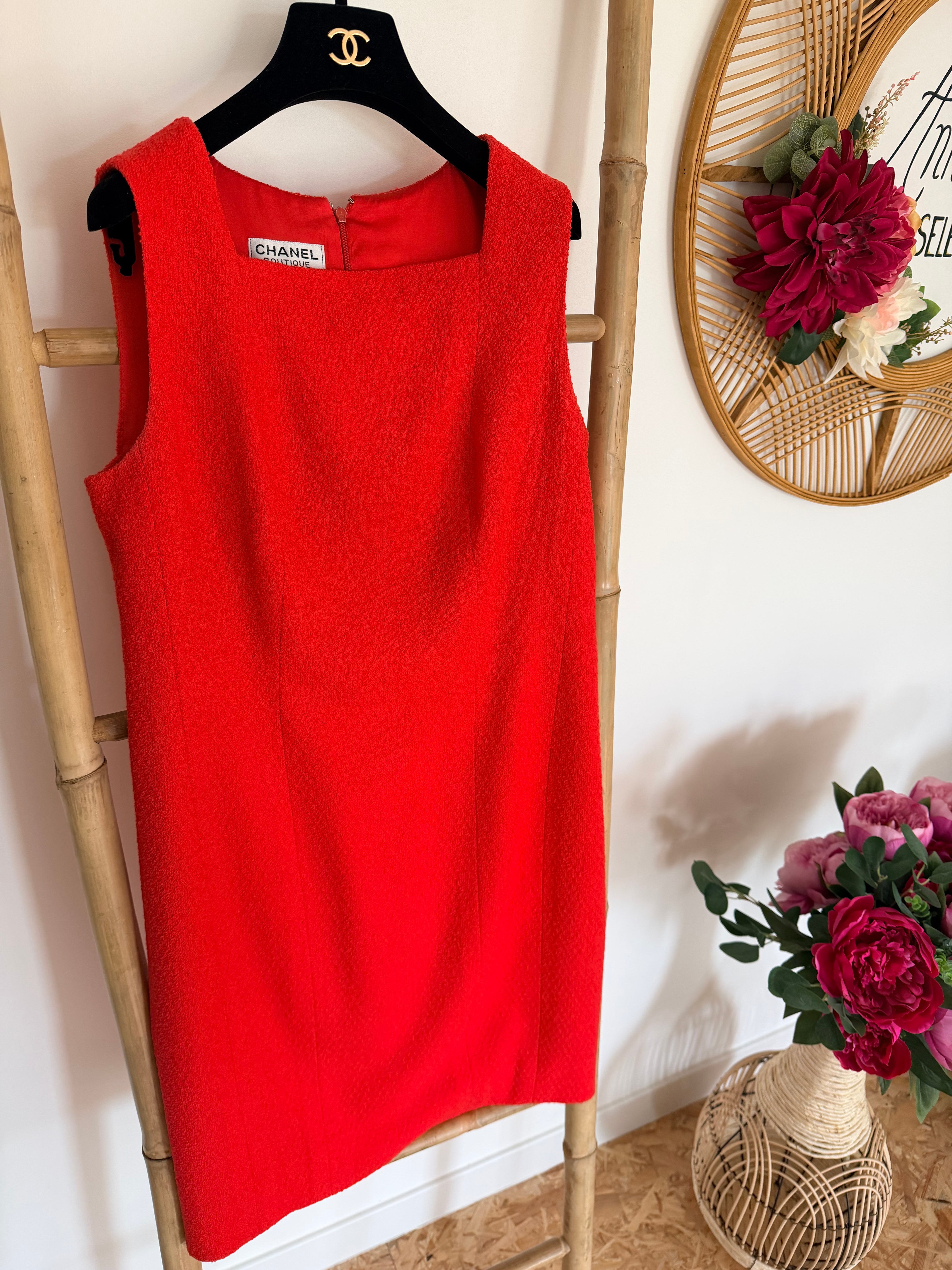 Robe Chanel en tweed rouge