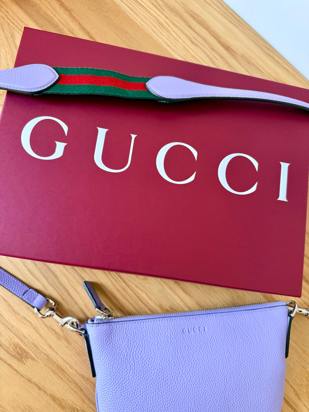 Sac Gucci bandoulière demi-lune cuir lavande