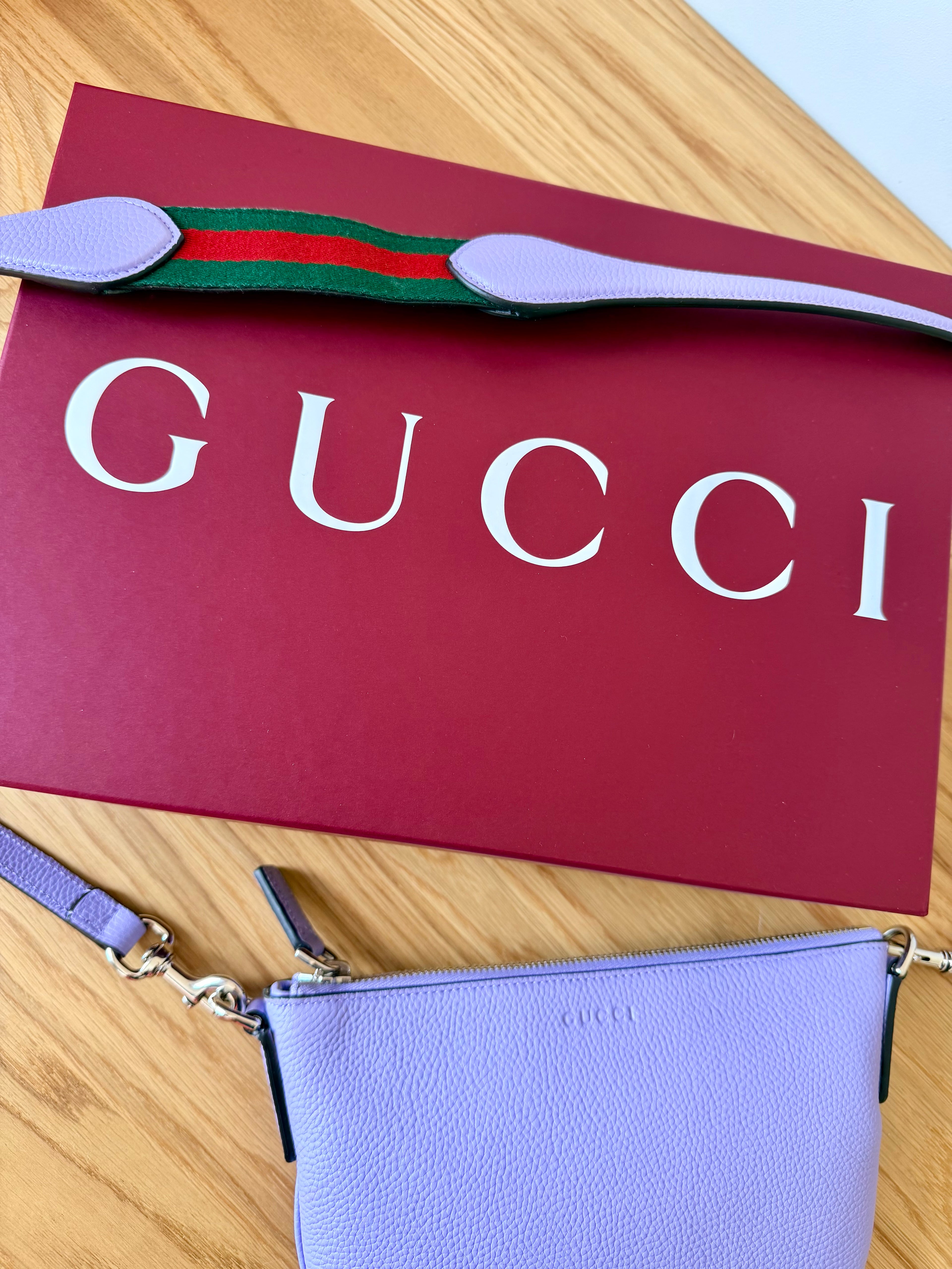 Sac Gucci bandoulière demi-lune cuir lavande