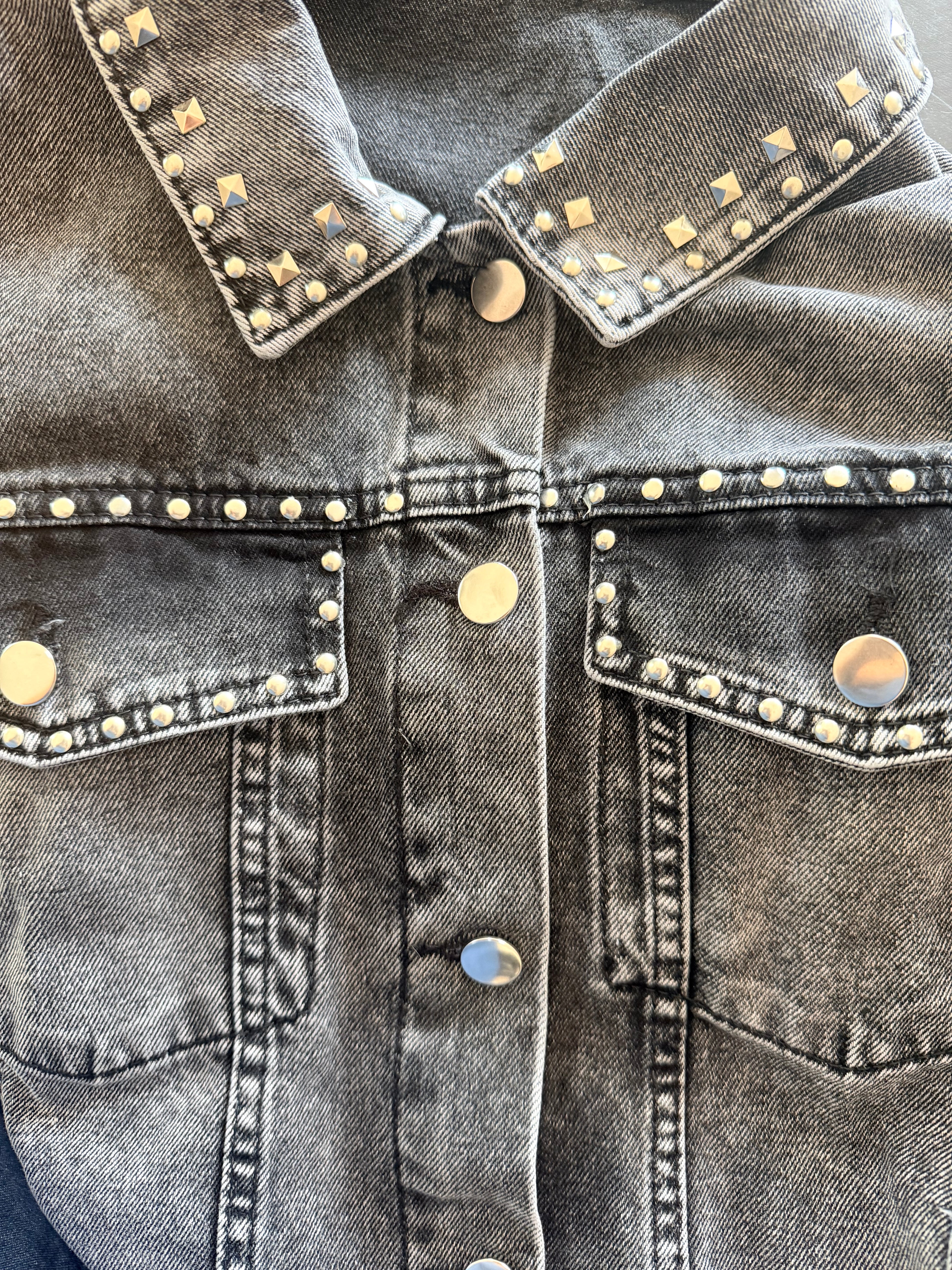 Blouson en Jean Gris à Clous