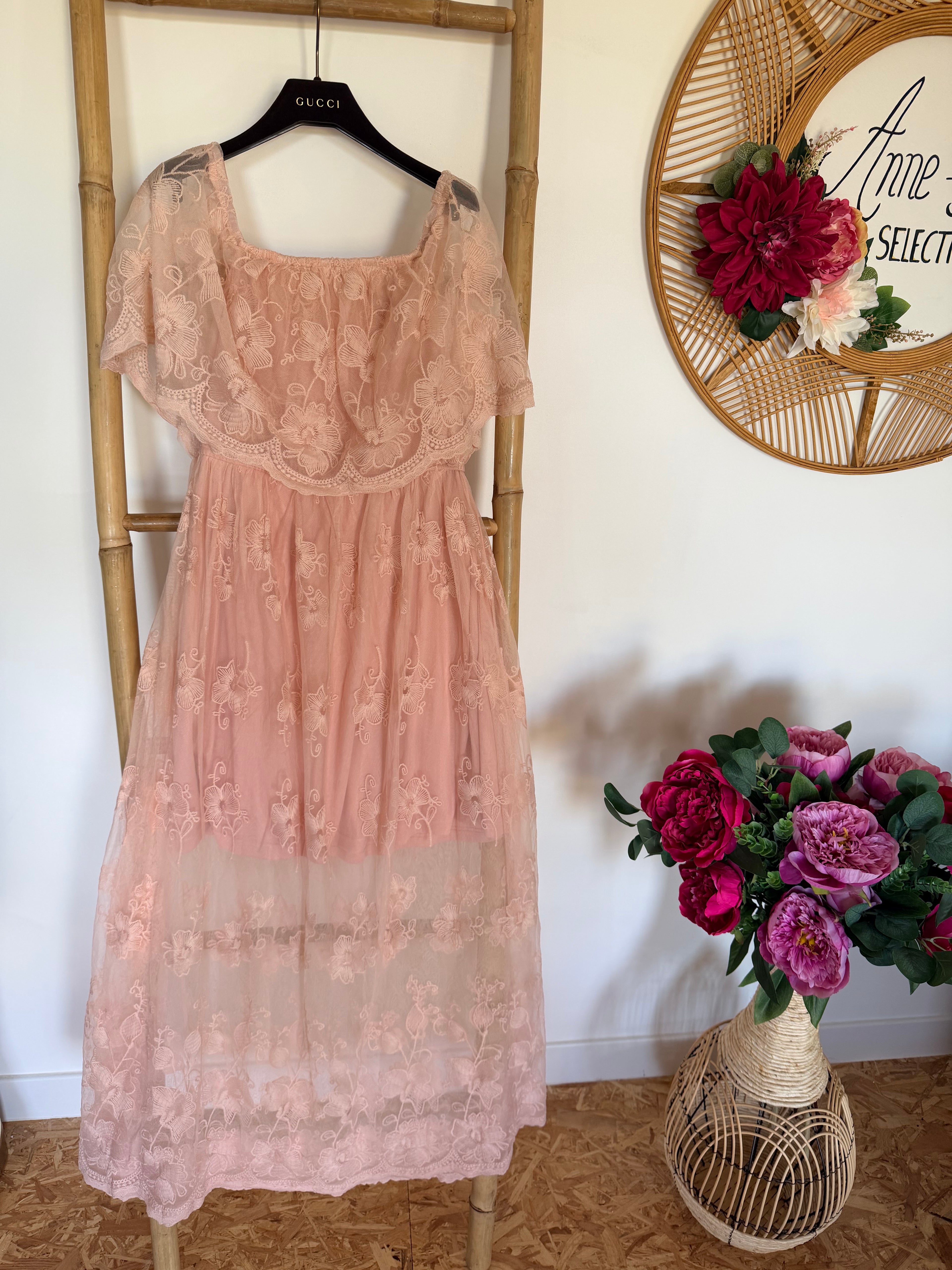 Robe rose en Dentelle