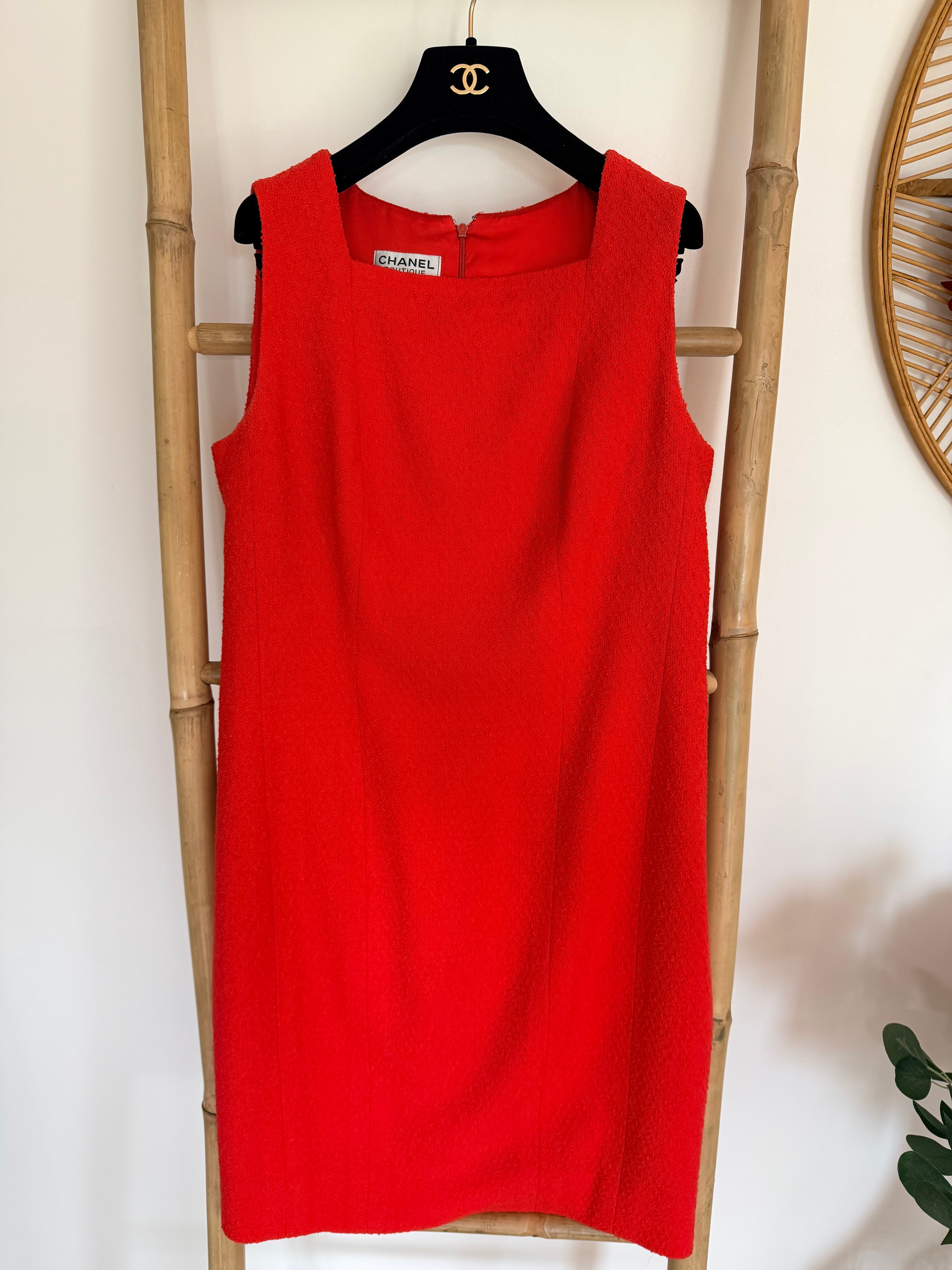 Robe Chanel en tweed rouge