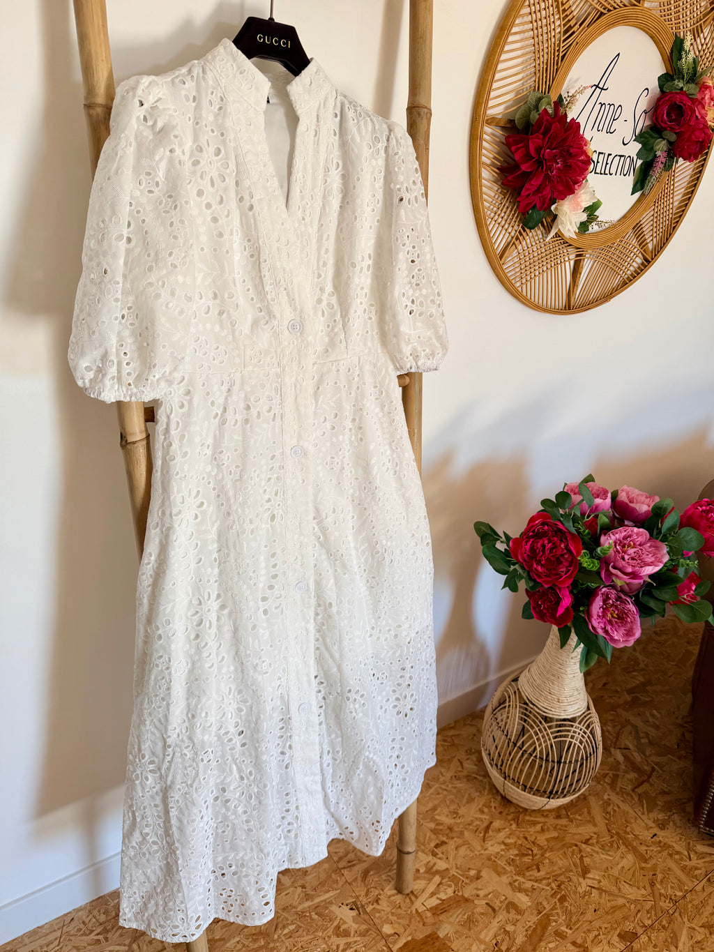Robe Blanche en Broderie Anglaise