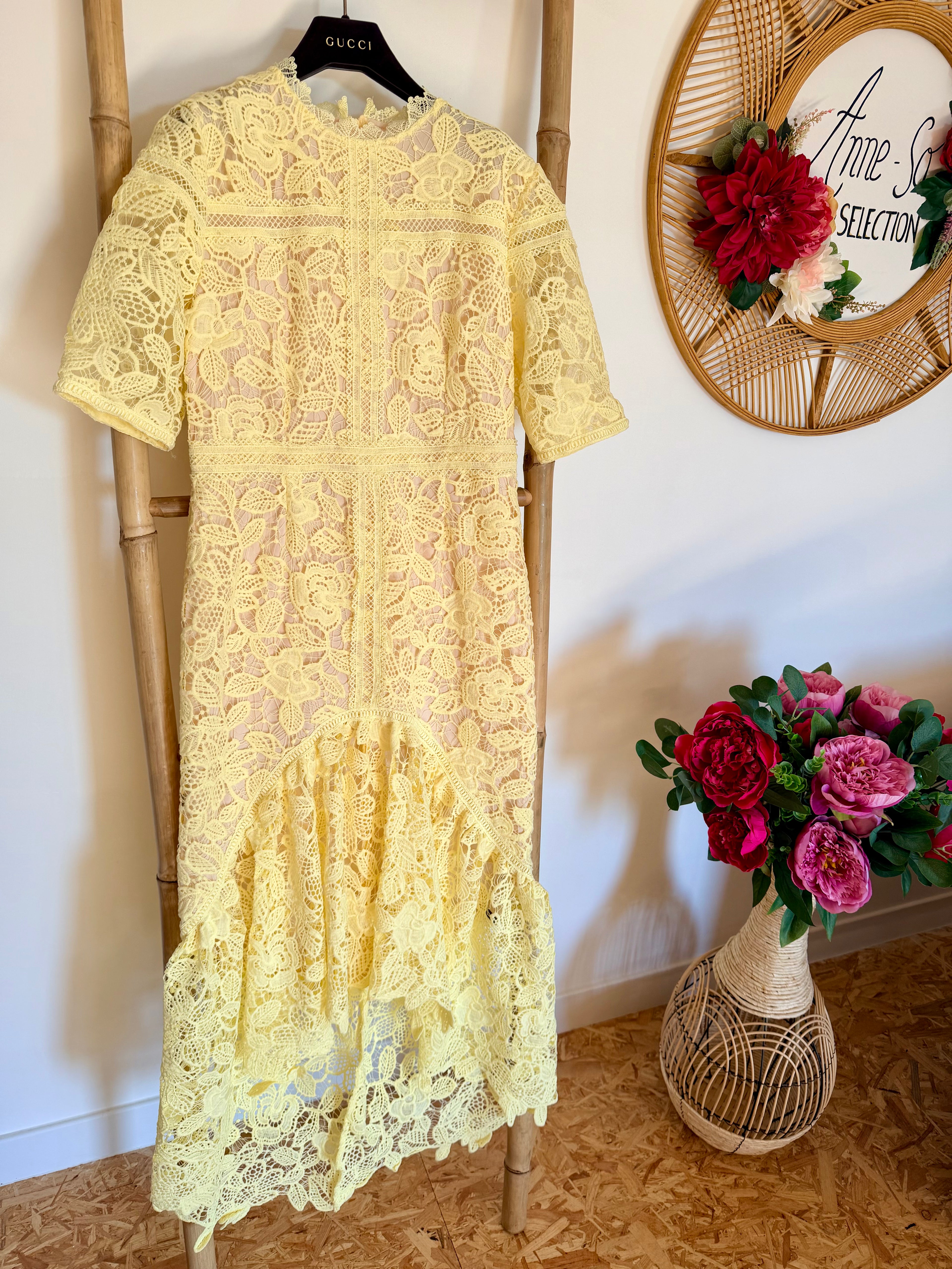 Robe Jaune en Dentelle
