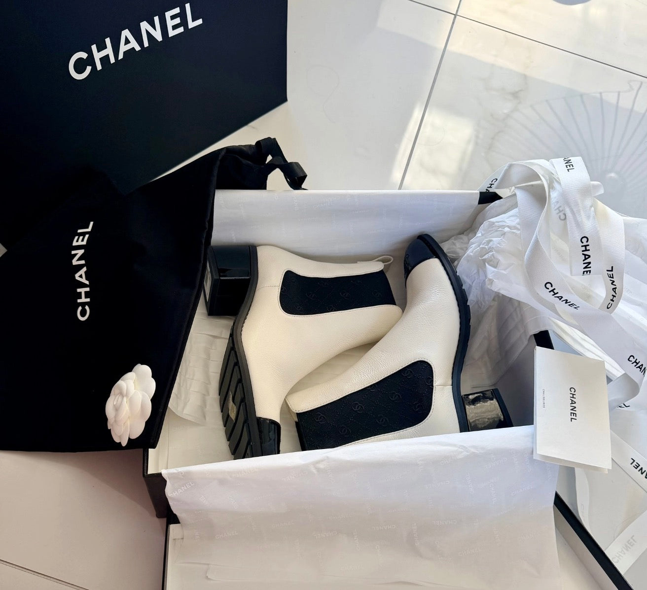 Boots Chanel cuir Full Set